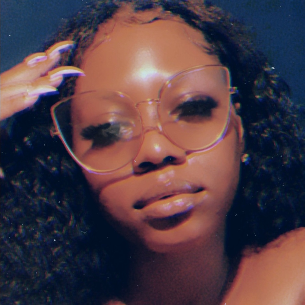 Meet your Posher, Monica